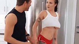 Sin Corpiño xxx - Gabbie Carter